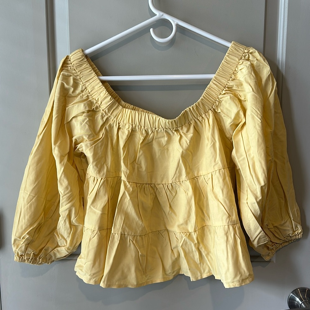 Pink Lily - yellow of the shoulder top - size small - never worn